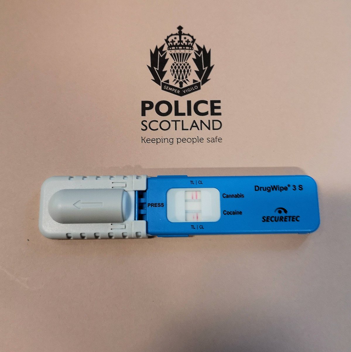 PSOSRoads's tweet photo. ABERDEEN
Last night we assisted our colleagues in carrying out a #DrugWipe on a driver found to be driving on a completely shredded tyre
Positive test for Cocaine and Cannabis, driver arrested and blood sample obtained for analysis
🚗+💊=🚔
#DrugsAreForMugs #ADRPU https://t.co/r9i3FEhvSI
