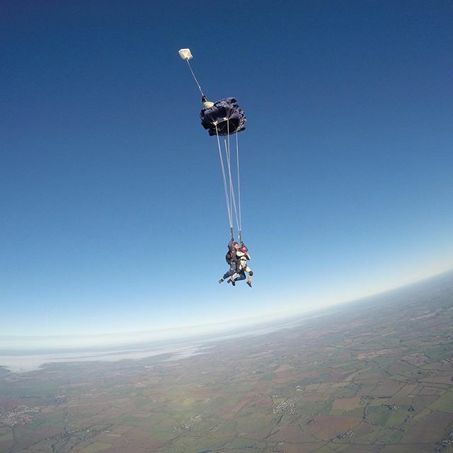 debi_coles's tweet photo. What a buzz! #skydiving https://t.co/rkVjHFxQxK https://t.co/q2dybzvOnD