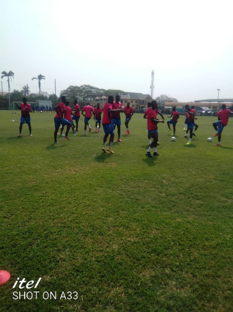 GhanaLeague's tweet photo. 📸 Warm-up time! 💪⚽️ @LibertyProfFC 

#BringBackTheLove #GPLwk5 https://t.co/KH7aAWuAkT