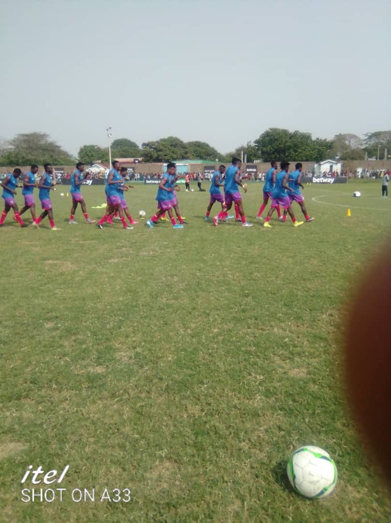 GhanaLeague's tweet photo. 📸 Warm-up time! 💪⚽️ @LibertyProfFC 

#BringBackTheLove #GPLwk5 https://t.co/KH7aAWuAkT