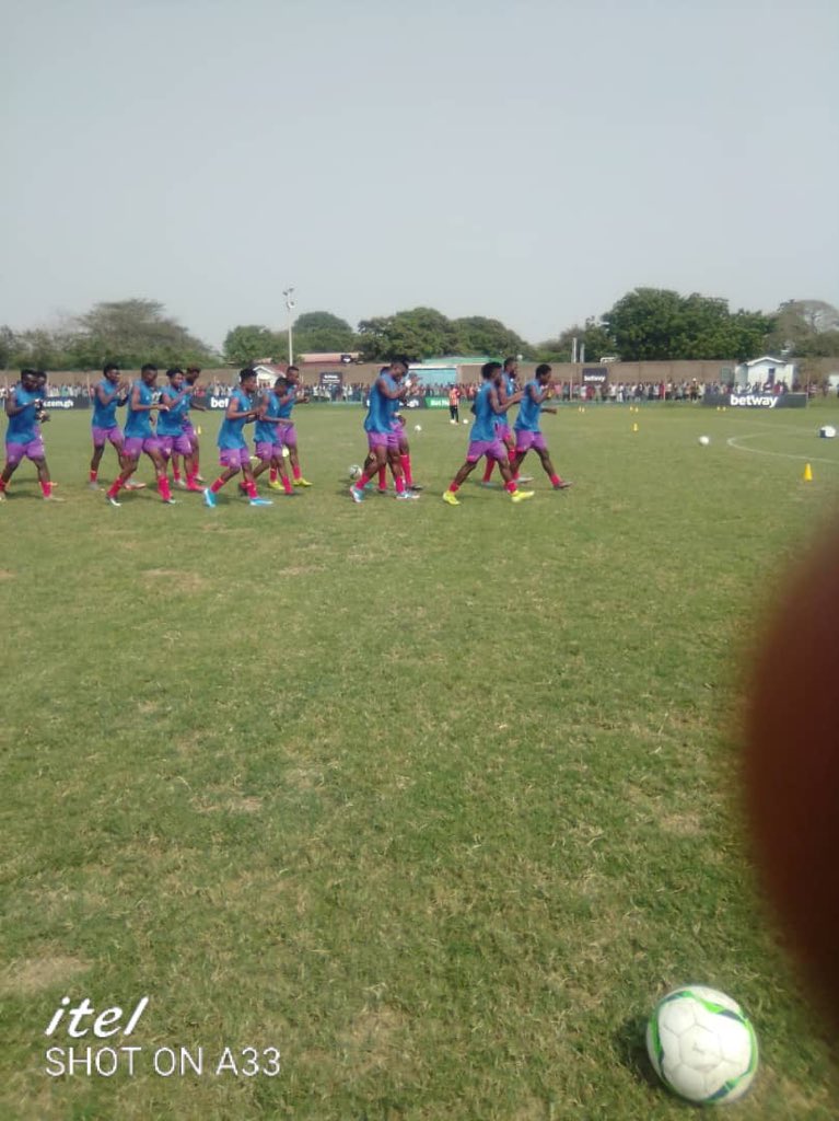 GhanaLeague's tweet photo. 📸 Warm-up time! 💪⚽️ @LibertyProfFC 

#BringBackTheLove #GPLwk5 https://t.co/KH7aAWuAkT