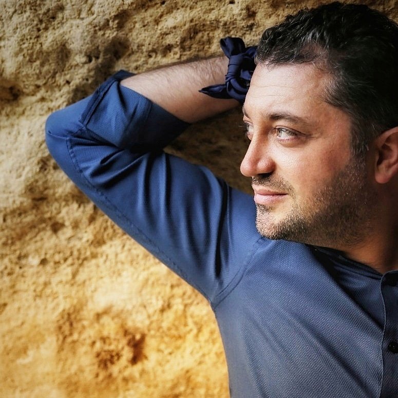 Uzun bir yol aramızda, bir uçta sen, bir uçta ben. Bir ateş yanar bağrımda, ateşi sen, külleri ben...💙
.
.
#Amazing #followme #all_shots #family #müzik #igaddict #awesome #senveben #my #bored #music #blue #green #bestoftheday #engüzel #flower #night #cave