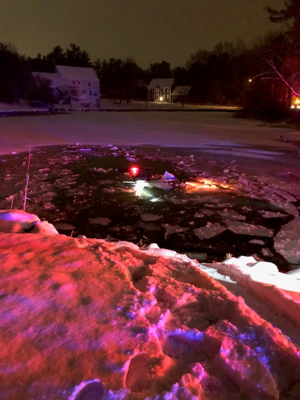 TheDRnews's tweet photo. NEW: @WalpolePolice and FD @WFDLocal2464 responded to Oak Street early this morning where a pick-up truck drove off road &amp; into a pond. Two men inside, both got out, but suffered from hypothermia and were taken to hospital. More great work from #Walpole PD &amp; FD! #Boston25 https://t.co/rZ2vHwu5Oz