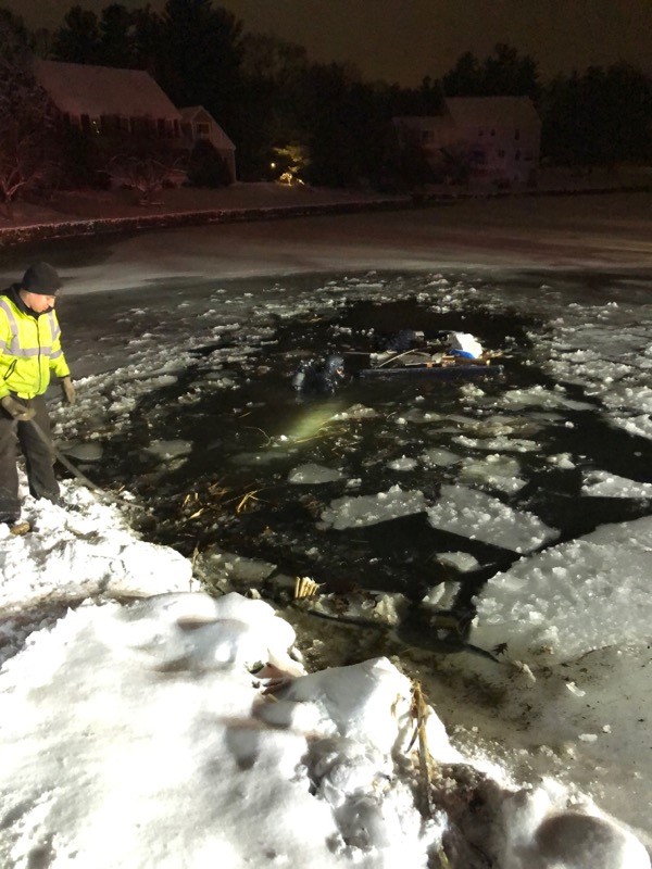 TheDRnews's tweet photo. NEW: @WalpolePolice and FD @WFDLocal2464 responded to Oak Street early this morning where a pick-up truck drove off road &amp; into a pond. Two men inside, both got out, but suffered from hypothermia and were taken to hospital. More great work from #Walpole PD &amp; FD! #Boston25 https://t.co/rZ2vHwu5Oz