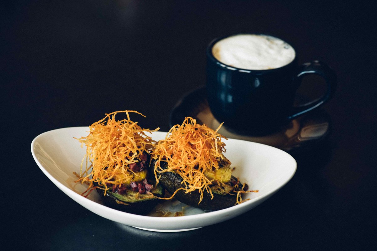 bluellamaclub's tweet image. Our innovative Avocado, Eggs &amp;amp; Chorizo dish has all of your #breakfastessentials! The #grilledavocados are filled with egg yolks and baked to a perfect over easy. We then top them with charred chorizo escabeche and crispy fried shoestring potatoes. #bluellamajazzclub #brunch