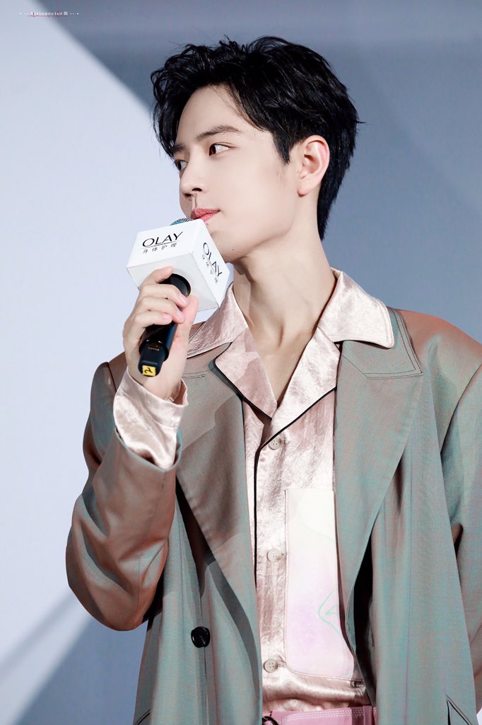 #Daytoy #肖战 #xiaozhan

20200119 北京olay新年许愿社

“目光所及，终不敌我望向你时眼里烧起的无尽欲火。”