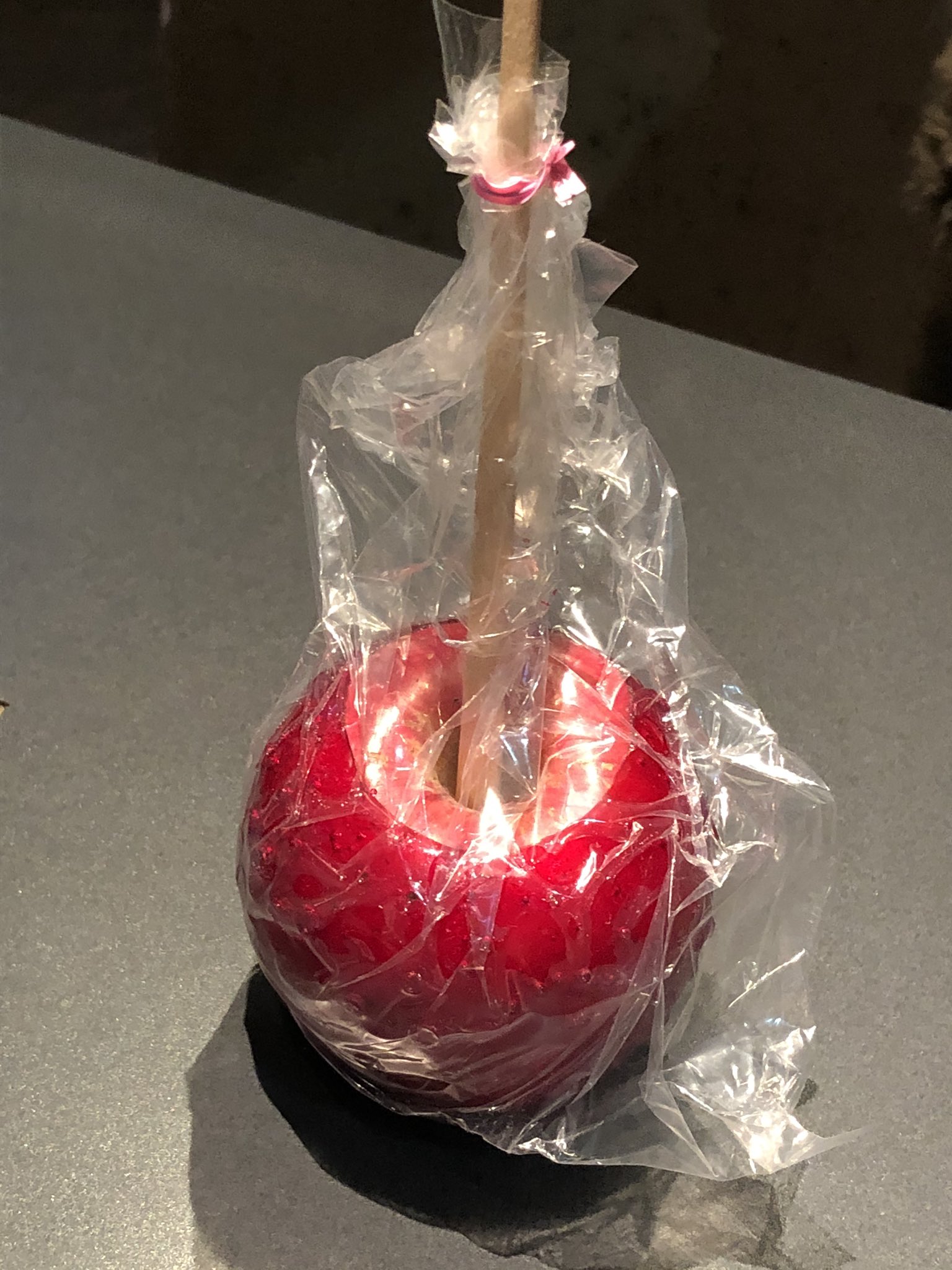 リンゴ飴のめちゃくちゃ美味しい食べ方を伝授します 話題の画像プラス リンゴ飴のめちゃくちゃ美味しい食べ方を伝授します 話題の画像プラス