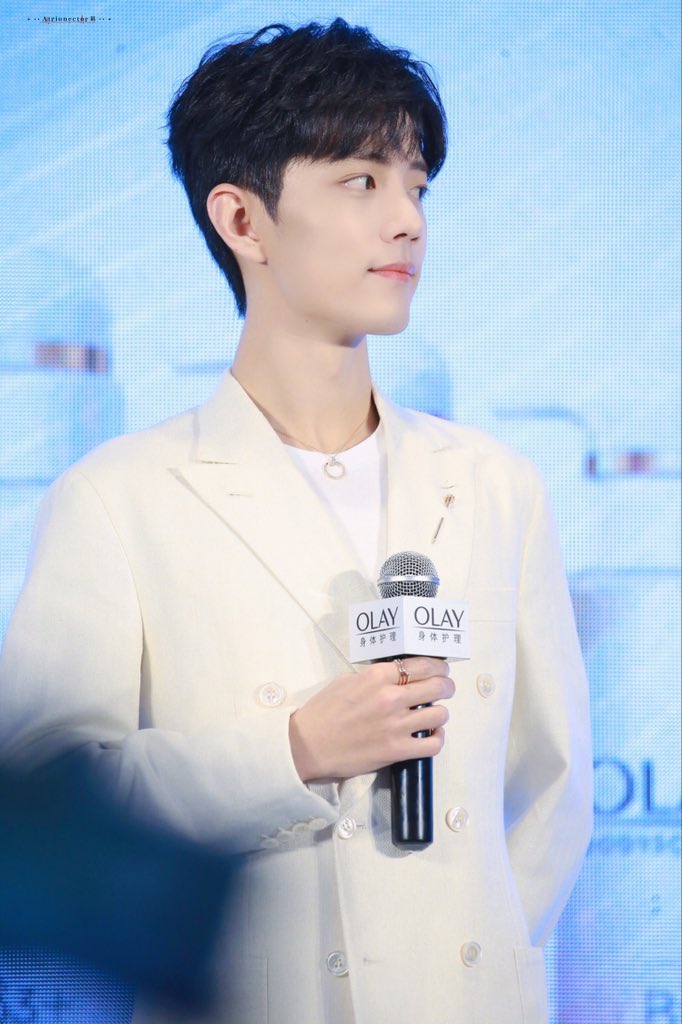 #Daytoy #肖战 #xiaozhan

20200119 北京olay见面会

“这个世界最让人底气十足的事，是偏爱。”