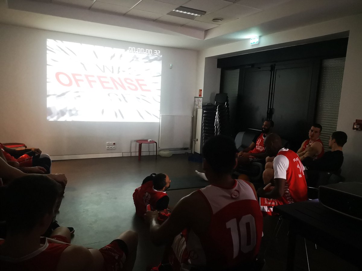 EspinosaJu's tweet photo. Une semaine passée à étudier le fonctionnement de la @JLBourgBasket. L'innovation au cœur du projet, l'expertise à chaque poste. Merci à Savo Vucevic d'avoir ouvert les portes et partagé son quotidien! Match à @LDLCASVEL pour enchaîner avec la semaine prochaine... #CuriousMutant https://t.co/aBhnGIqdGz