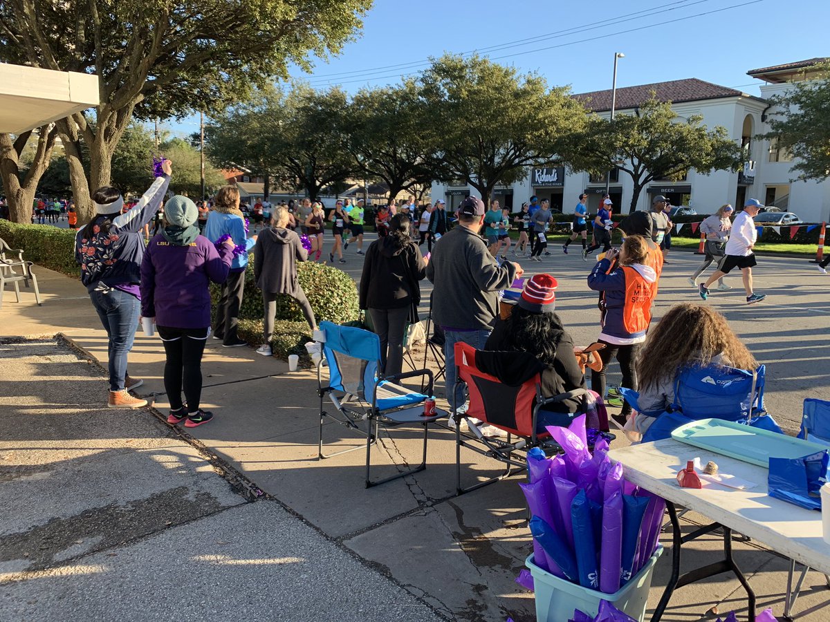gordmans's tweet photo. Good luck to all running in the @HoustonMarathon this morning! 🎉💜 #CommunityCounts https://t.co/thipJtZMlZ