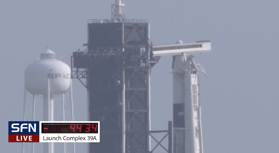 The crew access arm is retracting into launch position at pad 39A. SpaceX is proceeding with the countdown for the Crew Dragon in-flight abort test.

Liftoff is set for 10:30am EST (1530 GMT) from the Kennedy Space Center in Florida. spaceflightnow.com/2020/01/17/fal…