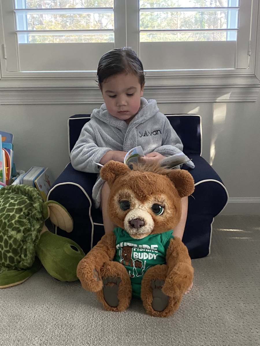 Cozy day to read #AACPSReadWithMe ⁦<a href="/HillsmereESAACP/">HillsmereESAACPS</a>⁩