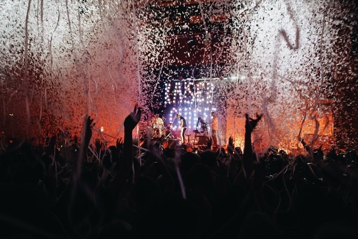 KaiserChiefs's tweet image. Bridlington was a Hit(lington)! Nothing quite like a Yorkshire crowd 🤍 #duckontour @bridspa 

📷 @dani_queues