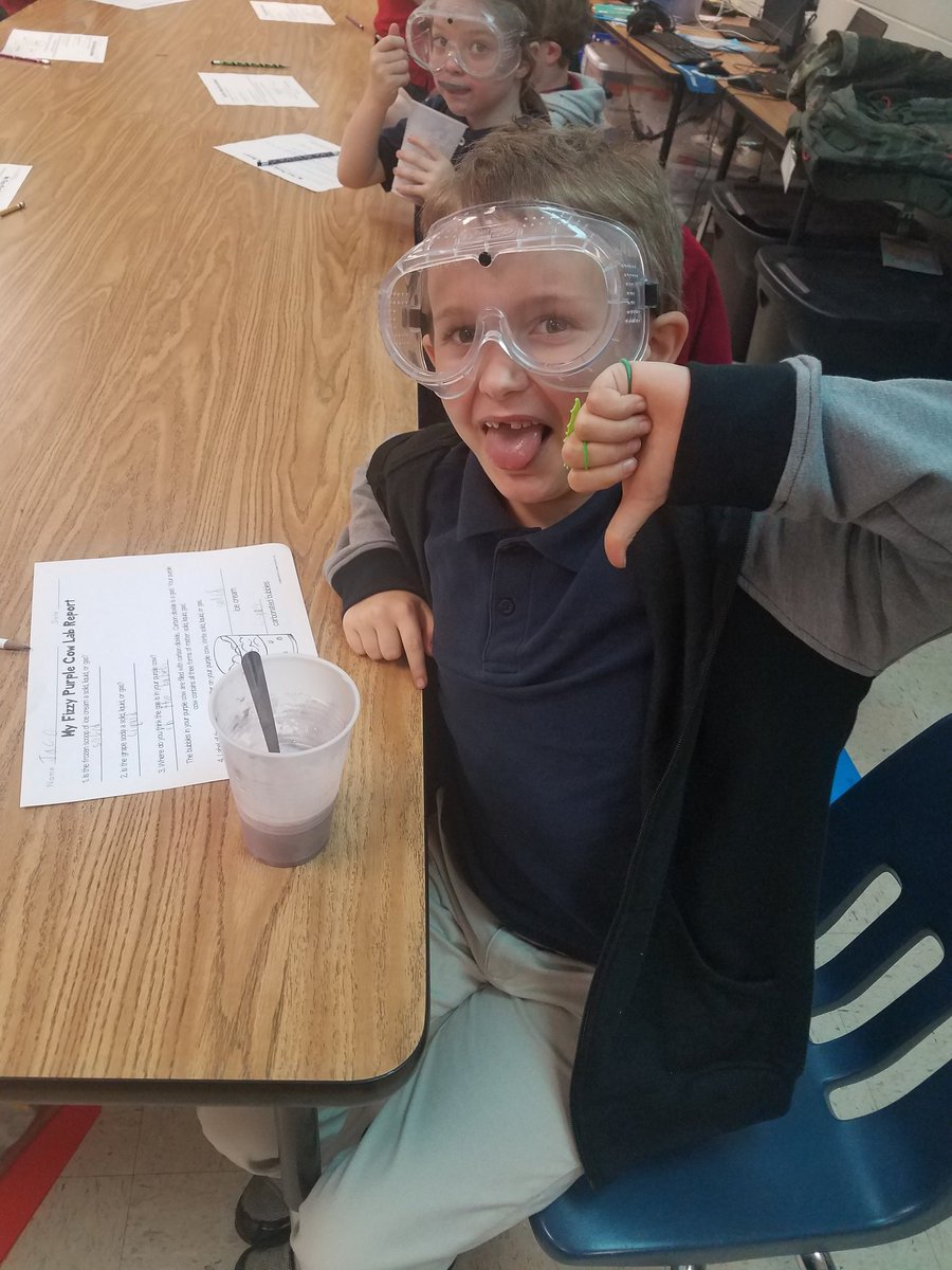 AnnaFree601's tweet photo. Food is the best way to learn!🍴We had full bellies learning about matter and how it changes. https://t.co/GFAgYy4mru