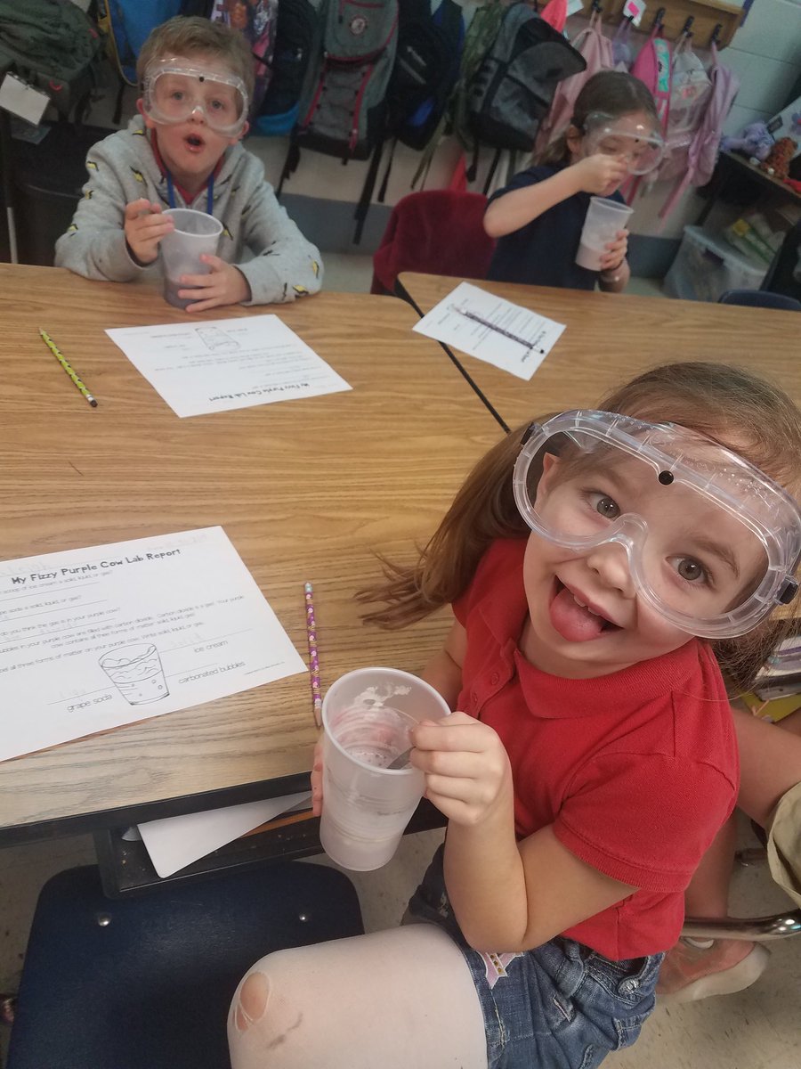 AnnaFree601's tweet photo. Food is the best way to learn!🍴We had full bellies learning about matter and how it changes. https://t.co/GFAgYy4mru