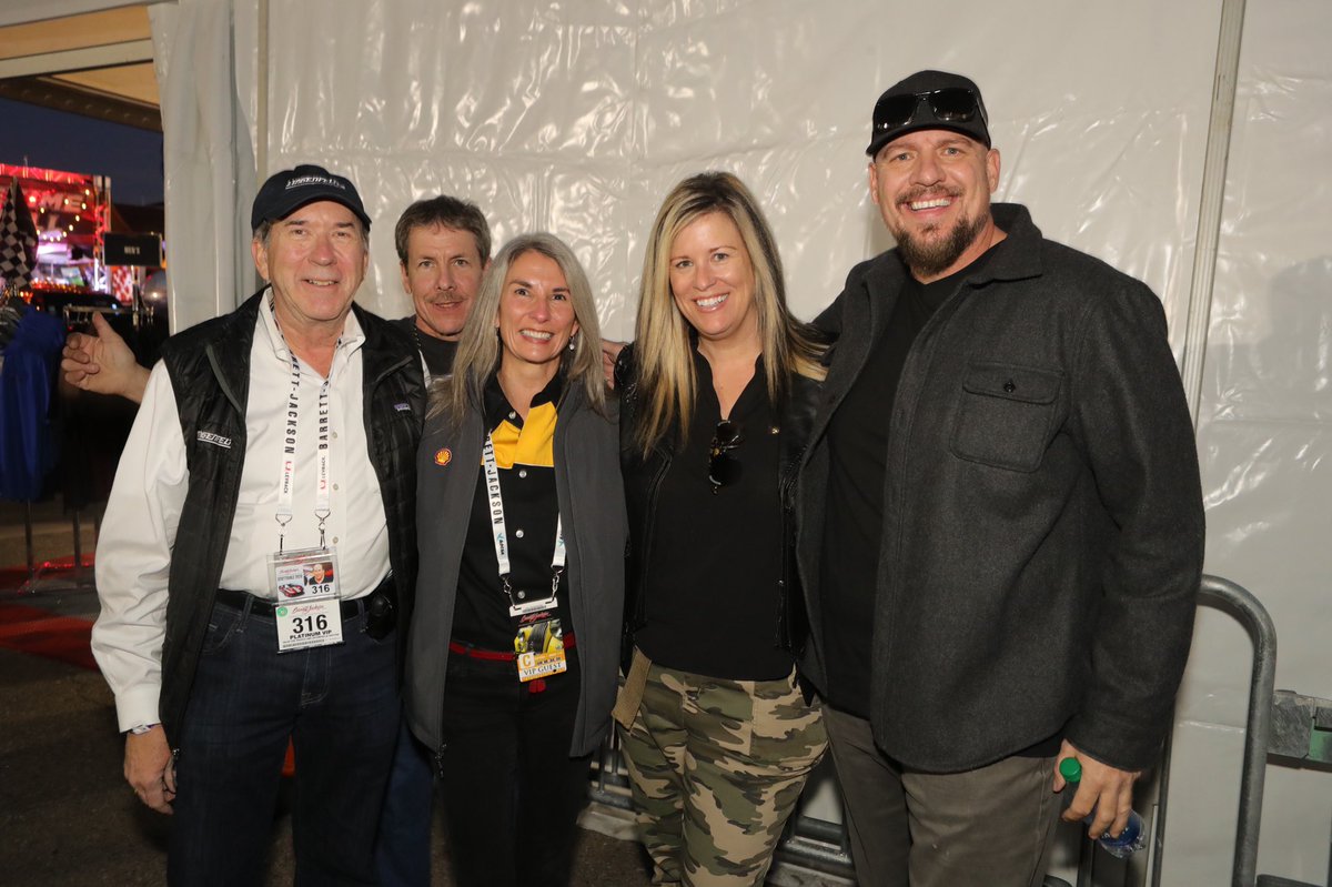 Flat12Gallery's tweet photo. No words can express the love and gratitude we have for all of our friends that joined this journey! #V06 #mrtoadswildride  @Pennzoil @Shell_OnTheRoad @KenLingenfelter https://t.co/c8V080KOCW