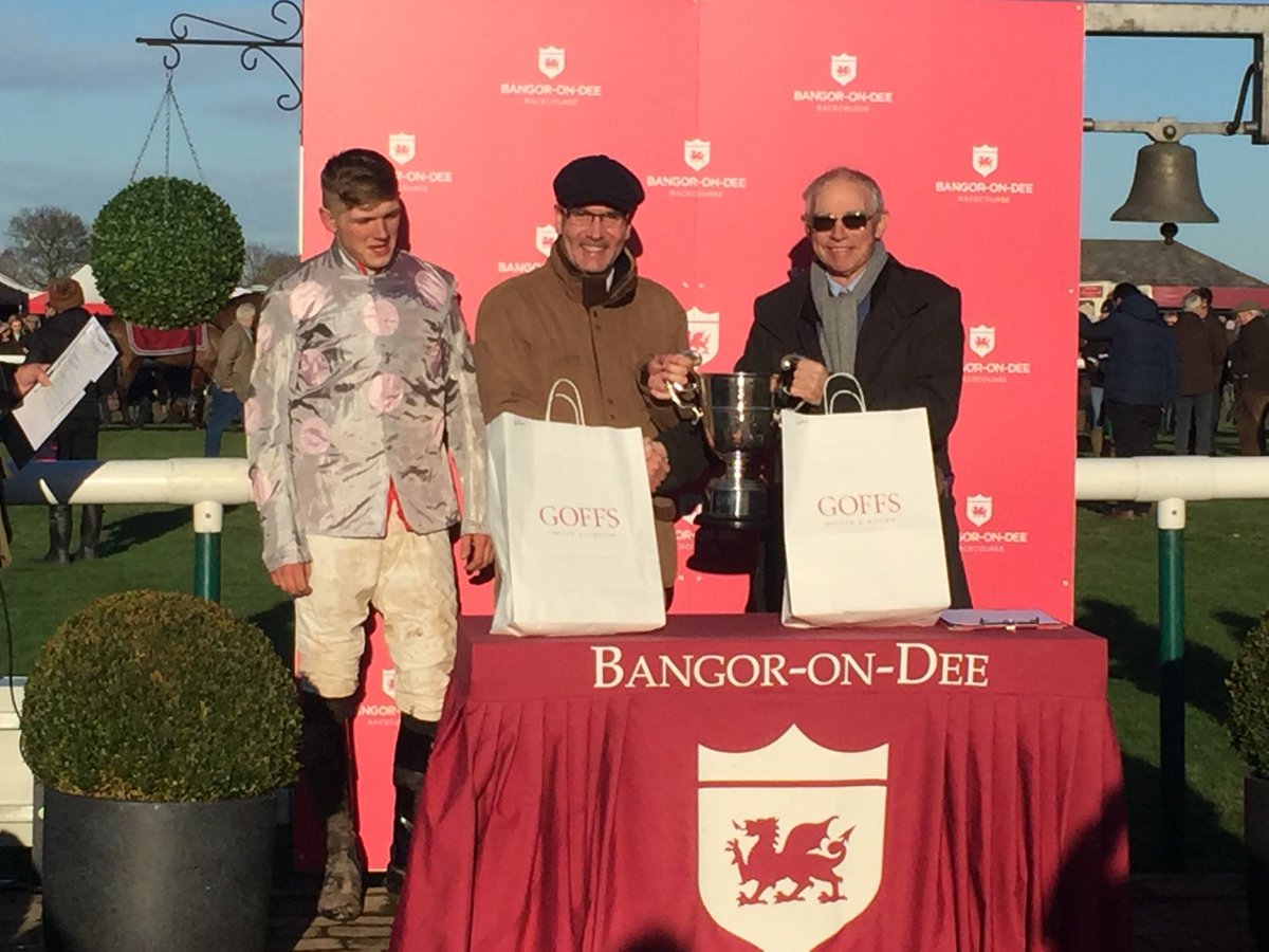 Fantastic result for Lucky Hit owner/Breeder Graham Thelwall Jones and trainer ⁦<a href="/heidibrookshaw/">heidi brookshaw</a>⁩ ⁦<a href="/BangorRaces/">bangorraces</a> winning⁩ ⁦<a href="/GoffsUK/">Goffs UK</a>⁩ Maiden P2P #greatresult