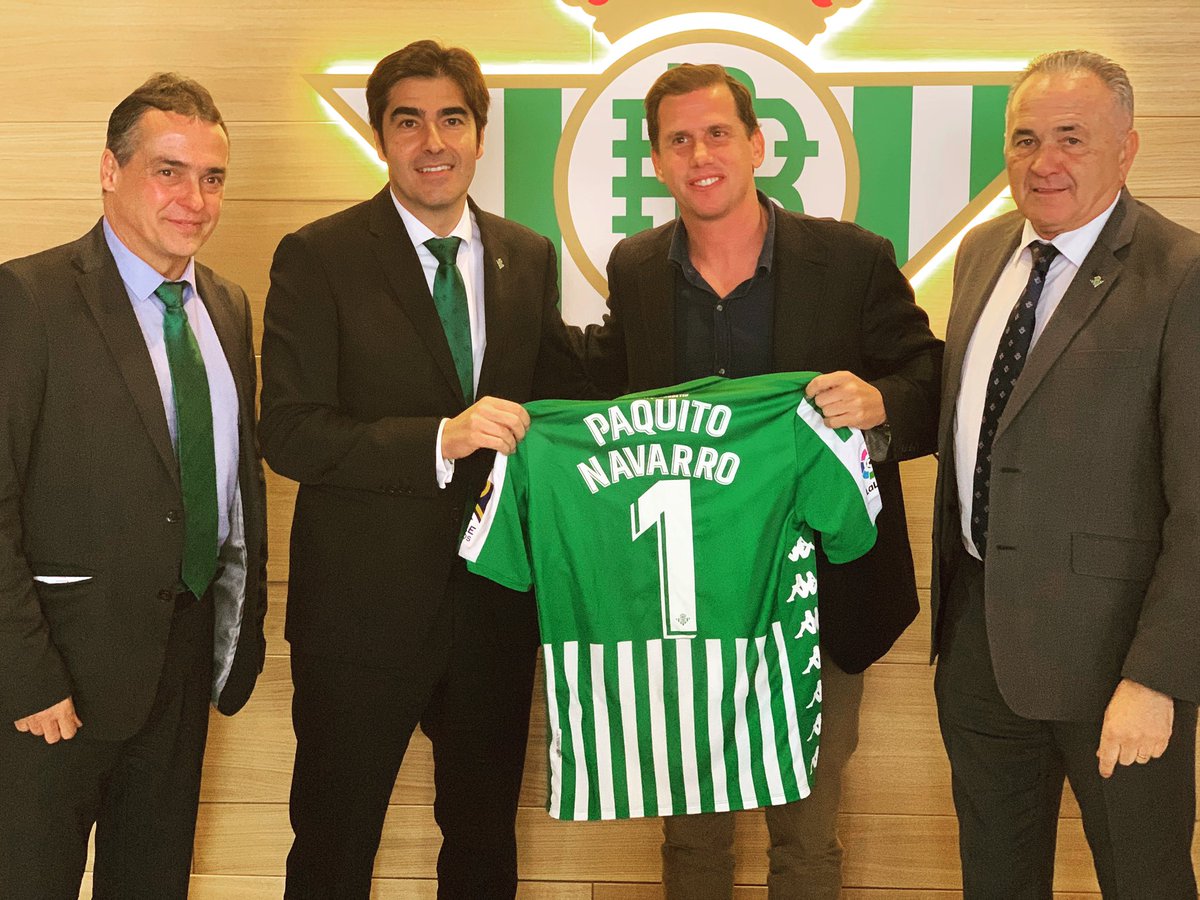 paquito_navarro's tweet photo. Una tarde feliz 💚. Gracias @RealBetis  por el detallazo! #manquepierda https://t.co/Gge08DTFcK