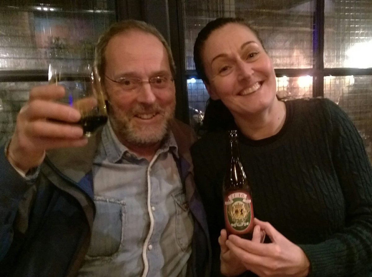 MattyMagnums's tweet photo. Enjoyed post match drink with West Ham (&amp;England) legand @ClaireLacey_1 great 🧤 🧤 proper #Irons fan and lovely person (dodgy choice of beer though) https://t.co/HKvvCNMTZW