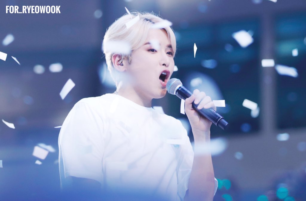 forryeong9's tweet photo. 200119 SS8 in Macau 천사 같은 너 #려욱 Ryeowook https://t.co/8aLlH8z0Ef