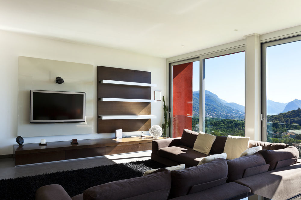 CTrevorRealty's tweet photo. How can you watch TV with that view? Even though this is a perfectly designed and decorated living room, the view will always be its best feature. Identify your home's best features and do what you can to highlight them. https://t.co/aO34A8VWT0 https://t.co/rXIi7XOFCg