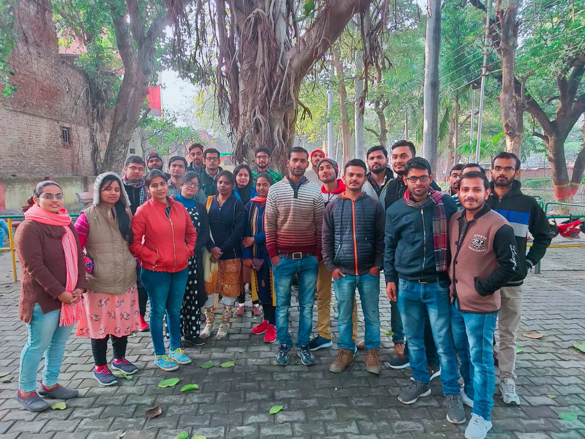 Ajeetsi28446534's tweet photo. @PoojaaShrivas10 #postarwar Kanpur at Kargil park only 90/97 JAI HIND....... https://t.co/kJww4QdbqJ