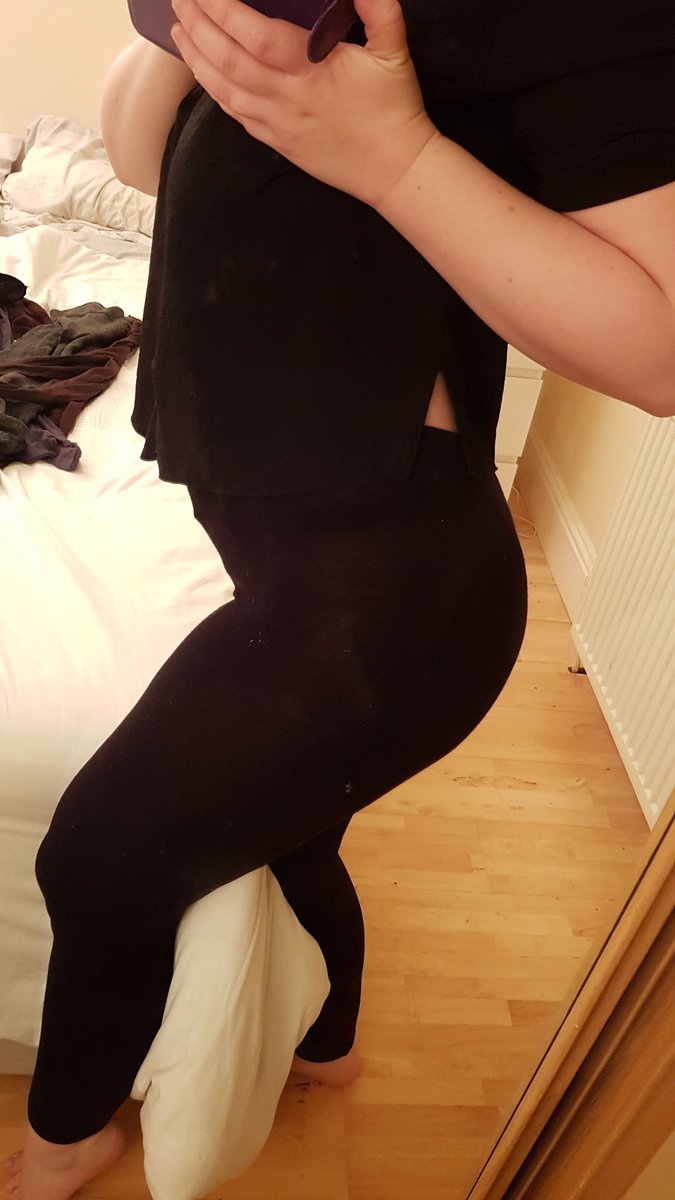 GaggingElle19's tweet photo. Curves in leggings. Who wants to take them off? 😈 https://t.co/GrU7rL09Vh