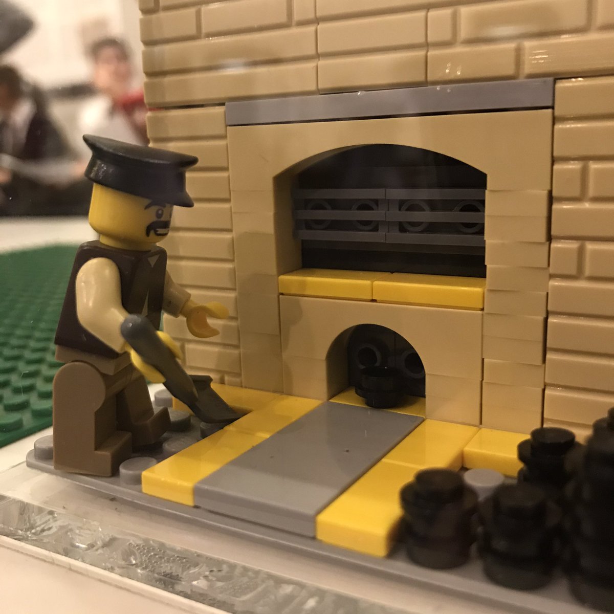 markrustbucket's tweet photo. That Lego model is so good! Here is the boiler, Watt governor (actually a Dutch invention) flywheel and sun &amp; planet gears. James Watt born 1736 in #Greenock OTD. @watt2019 @WattInstitution #JustAddSteam. @MiniFigScotland @Scotindustria https://t.co/7aVpwhMSHa