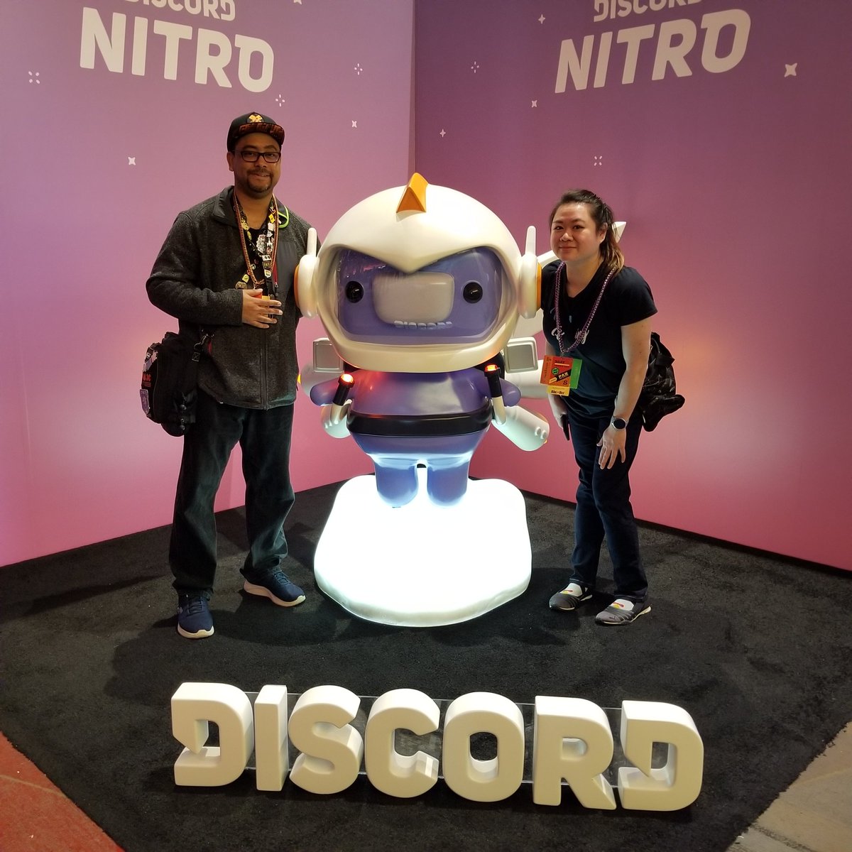 #discordPaxSouth20 chilling out with <a href="/LadyYcart/">Lady_Ycart</a>