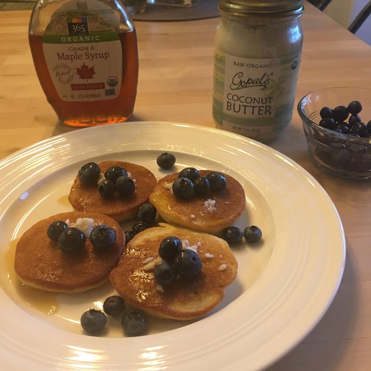 TamraHart's tweet photo. Sunday breakfast!! 🥞 Pancakes with raw organic coconut butter @GopalsHlthFds. Organic real maple syrup @WholeFoods. Sprouted rice flour and other staples @pureformulas.
#pancakes #glutenfree #dairyfree #sproutedflour #nightshadefree #yum #celiac #breakfast #sundaymorning #gf https://t.co/kTEsjW9nys