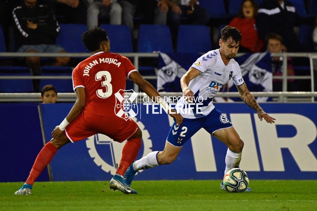 Luis Pérez (TEN) y Mojica (GIR) durante la segunda mitad. Fuente: @<a href="https://twitter.com/CDTOficial/status/1218992543104487435/photo/3">CDTOficial</a>