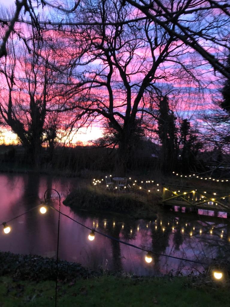 AbbigailWright's tweet photo. Not a bad Sunday evening view across the mill pond. #AtTheMill https://t.co/BIr3rgm6Kd