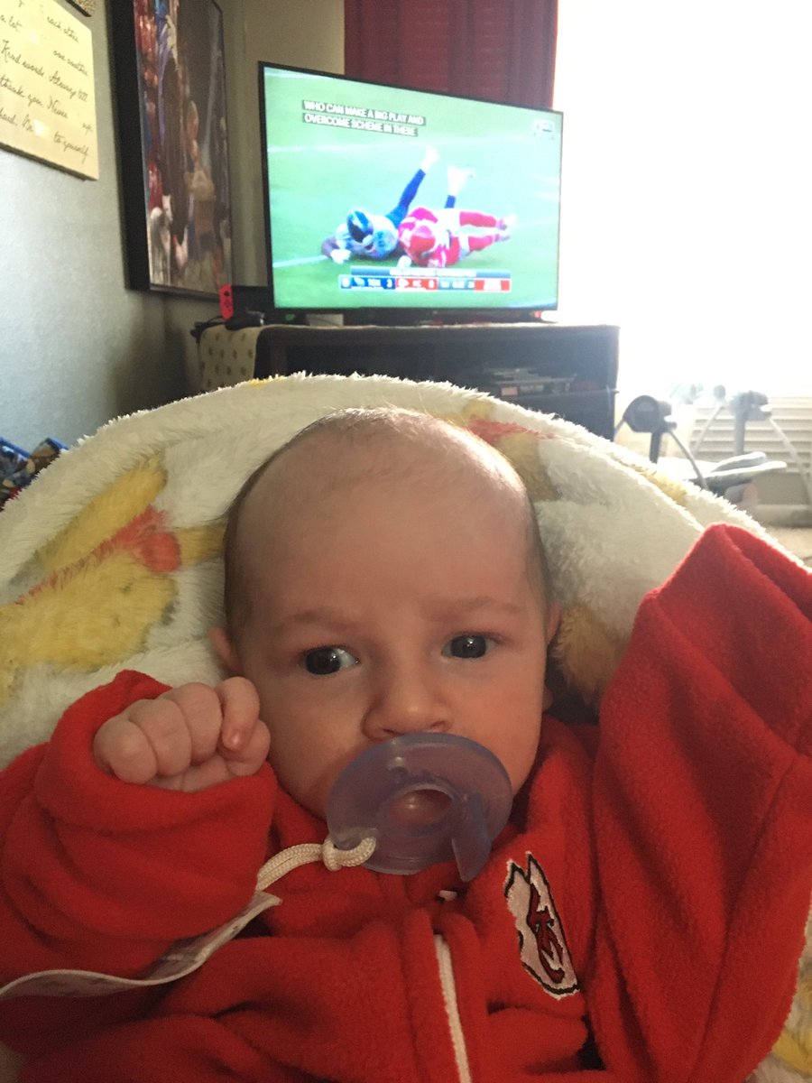TheRadioCarter's tweet photo. Ezra says “Go #kcchief!”
Actually I think he says “this binky is the bomb” but either way, let’s go KC! #afcchampionship https://t.co/nImzIHRukB