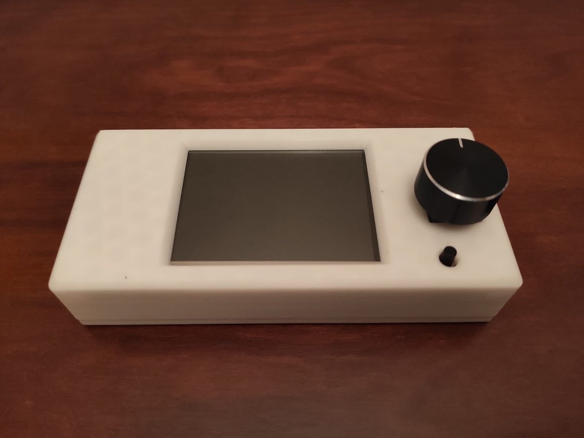 joselopez_ga's tweet photo. Esperando que me lleguen los motores para continuar con el montaje de la #MINI3D, diseño de JC3Design, me puse con la impresión de una carcasa para la TFT que va llevar 😎 https://t.co/YeAuSunqjP