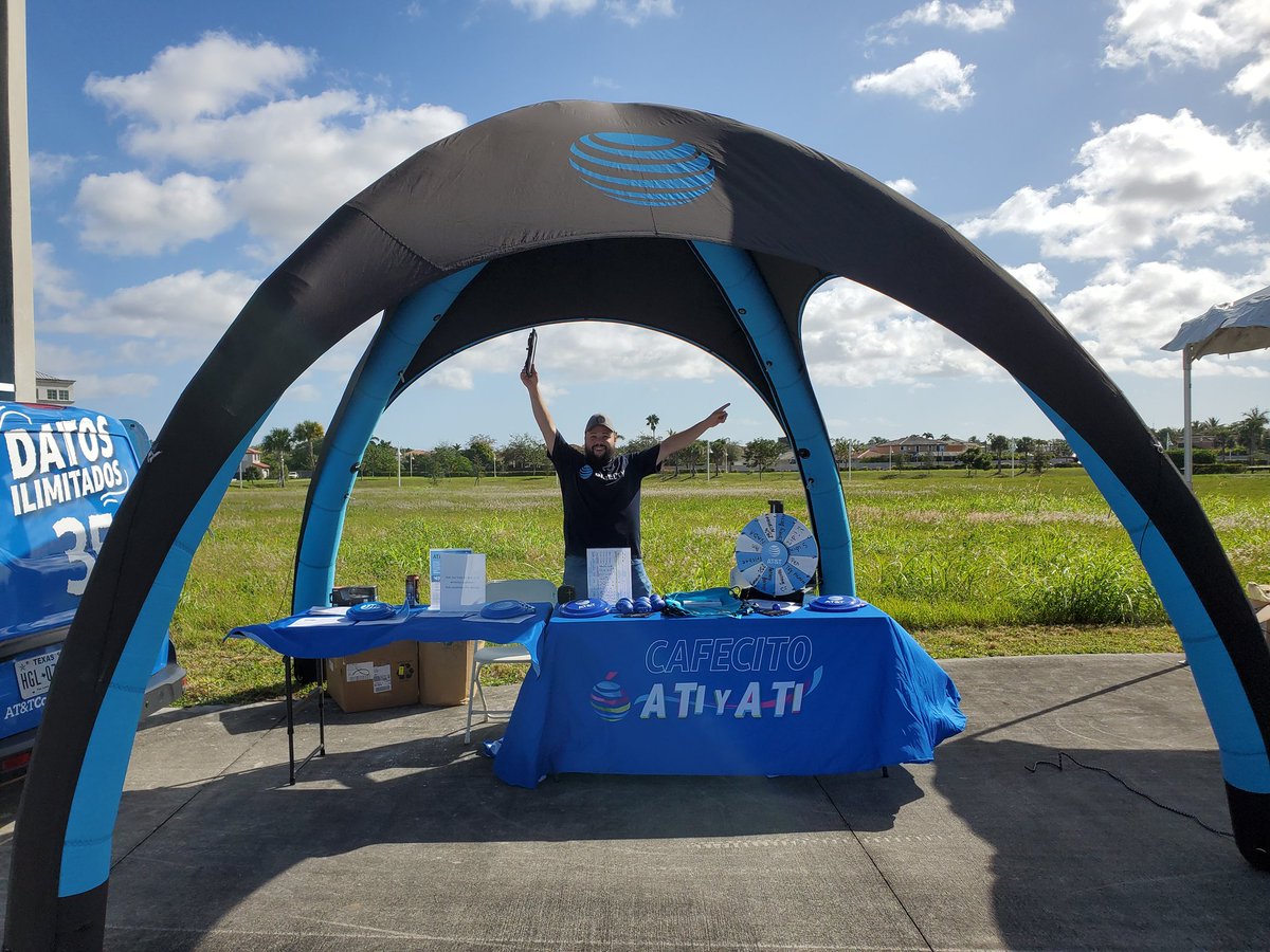 elkendallstore's tweet photo. Come visit your local AT&amp;T store here at Ciclovia! Come join our community and have some Sunday funday with us! Live Music, food trucks and much more! https://t.co/P3VLdh5R7A