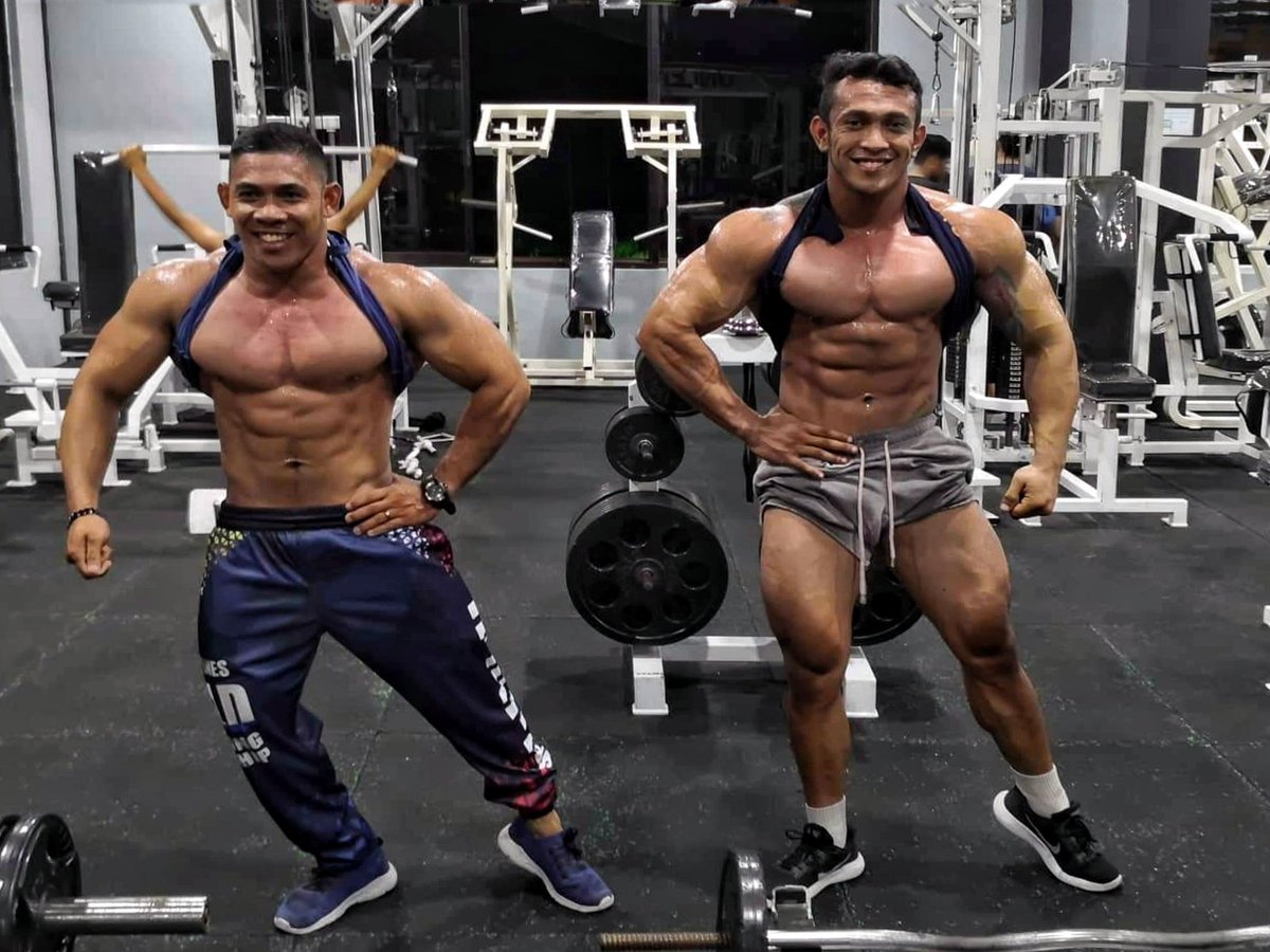 KaFlexPH's tweet photo. Great things happen to those who work hard &amp;Never quit. Giving up was never an OPTION.👊Chest/Arms Workout Session Sunday 🔥With Champ Ifbb mr 🇵🇭’19 Men's Physique Domar Montano
#Mensphysique #Athlete #asian #dedication #dicipline #pinoybodybuilder #pinoyfitness #philippinepride https://t.co/mrEsLK88mS
