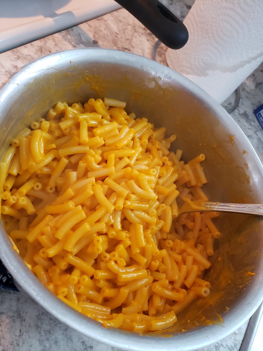 SolidSudsy's tweet photo. @angee_pants Things we do for our kids. As I mix a box of happiness for my two. #noneformethanks #tempted https://t.co/YIvh3s7EzG