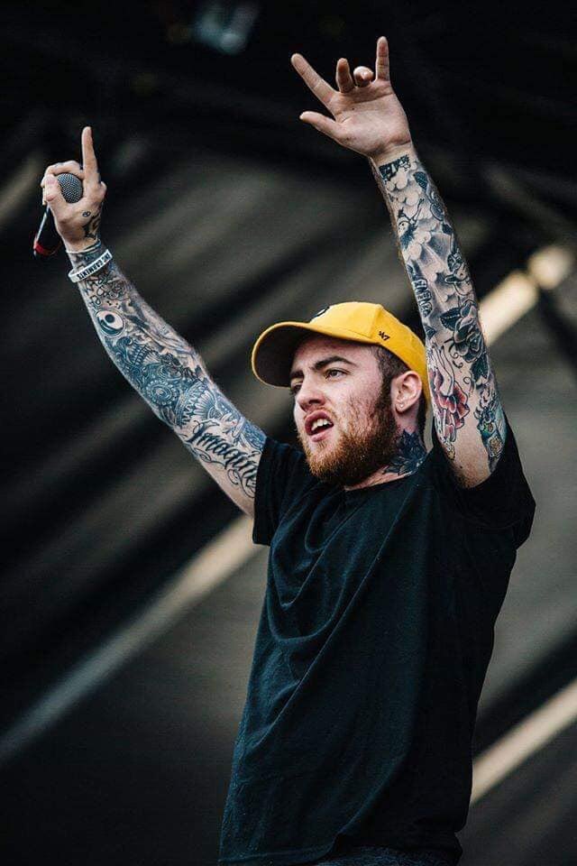 dontknowxv's tweet photo. Happy birthday Mac🕊 it’s our birthday https://t.co/C5fXHvCma2