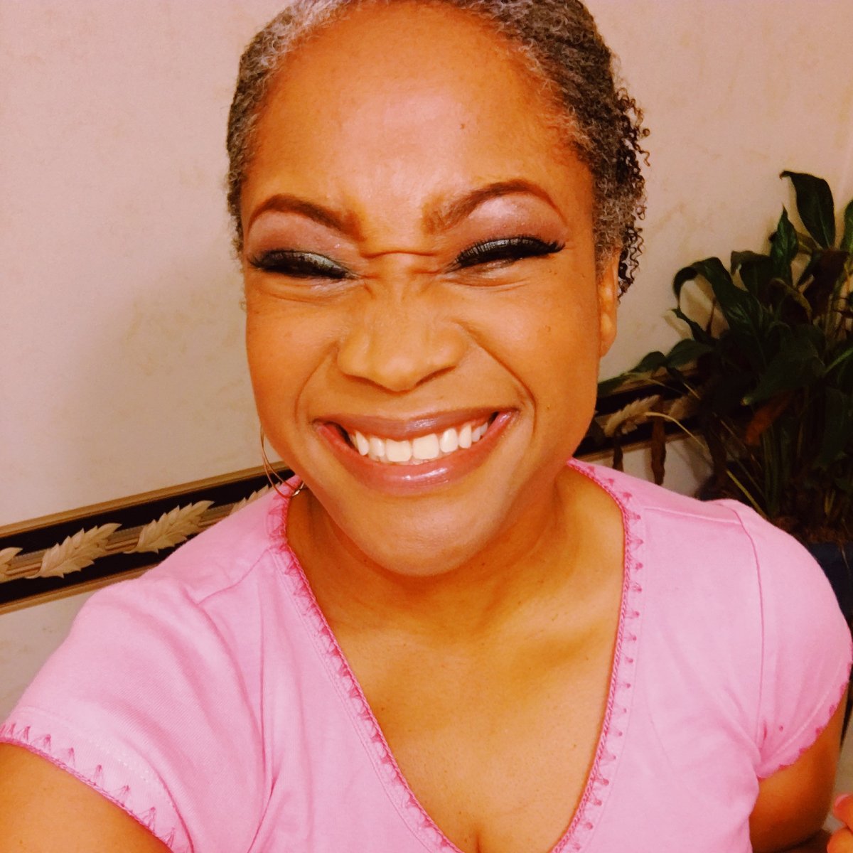 CleanBeautyNatn's tweet photo. Happy Sunday! Today I am so grateful for all 22 people that started on this detox journey with @matdt and I this month. We are gearing up for cycle two...are you ready for a total life change? 🖐🖐🖐️️️ https://t.co/ftS9LAIrTz