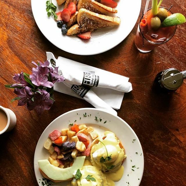 Come in, get some food and a Bloody Mary to warm your belly and settle in and watch some NFL PLAYOFFS! Brunch till 3!
.
.
.
.
.
#firesidechicago #chicagoepic #chicagofoodauthority #chicagofoodies
#eatinggoodchicago #eaterchicago #thrillist #alwayshungryc… ift.tt/3792K5B