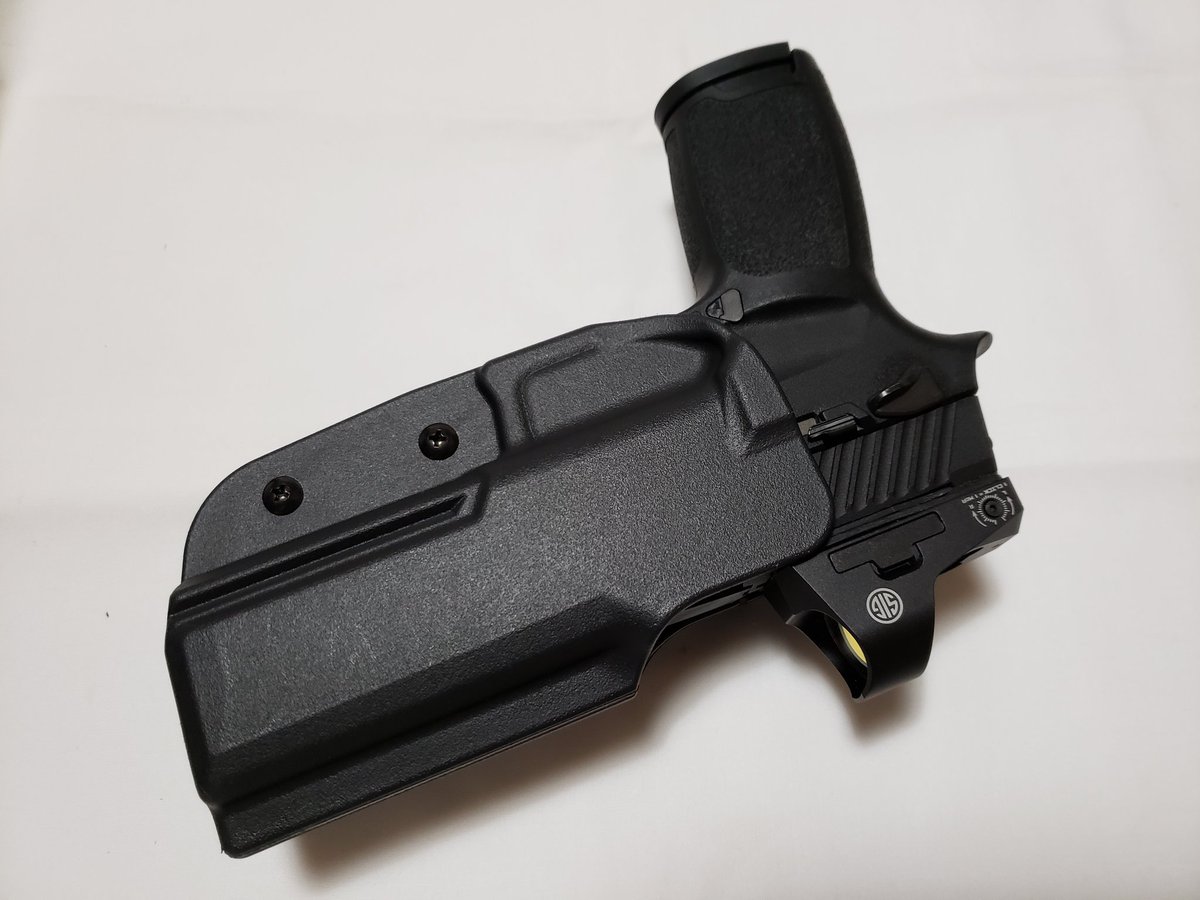 hirokazukk51's tweet image. AEGのP320はウィリーピートで扱っているBLADE-TECH(ブレードテック)のホルスターに合う🎵
スライド上部にダットサイトを着けても収納できた❗(但し、サイズによっては不可❗)
#P320 #BLADETECH #ブレードテック #ホルスター