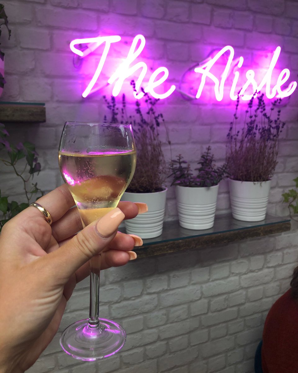 Yalgo's tweet photo. We found this hidden little gem on @instagram &amp; wow what a place 🥂👰🏼 #bridalshop #shesaidyestothedress #independent #shop #fashion #yalgo #yorkshire #leeds #bride #wedding #weddingdress #weddinginspiration #hiddengems #newapp #ilkley #theailse #australiandesigner https://t.co/AVWxU1Cy3s