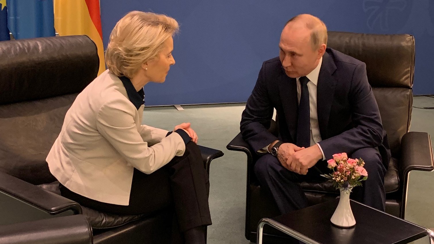 Ursula von der Leyen Twitter पर: "Good to meet with Russian President Vladimir Putin in the margins of the #BerlinConference. We spoke about the Ukraine-EU-Russia trilateral gas agreement via Ukraine. https://t.co/utHj0agJKt" /