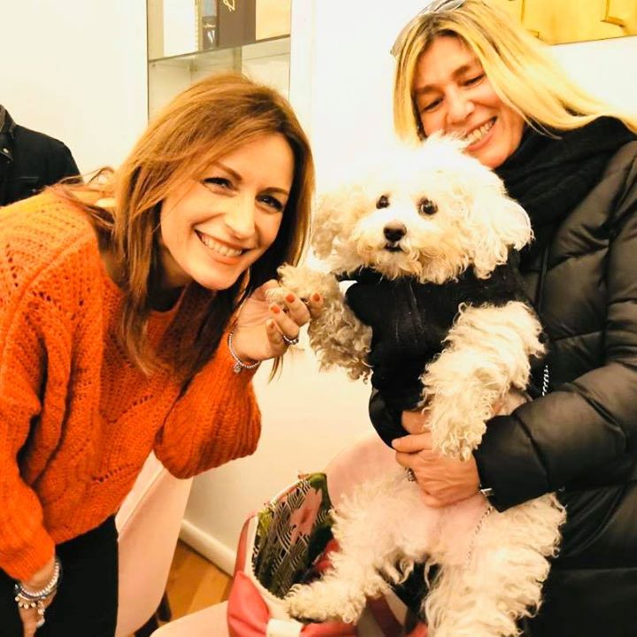 senborgonzoni's tweet photo. Un saluto da Holly, che tenerezza! Non ditelo a Bonaccini del PD, è allergico a cagnolini e gattini, pensa che sia ridicolo parlarne. Viva i nostri pelosetti, che sono una ragione di gioia e di vita per milioni di noi 💞 https://t.co/0vqi9N0ltr