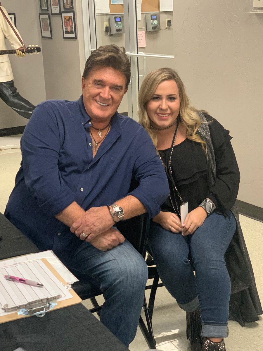 baileyraemusic's tweet photo. What an amazing night! I had so much fun and got to share my new single! #baileyraemusic @TGSheppardmusic @WhisperinBill #countrymusic @shawndarains @charlieshearer2 https://t.co/IVZC6eWfd9
