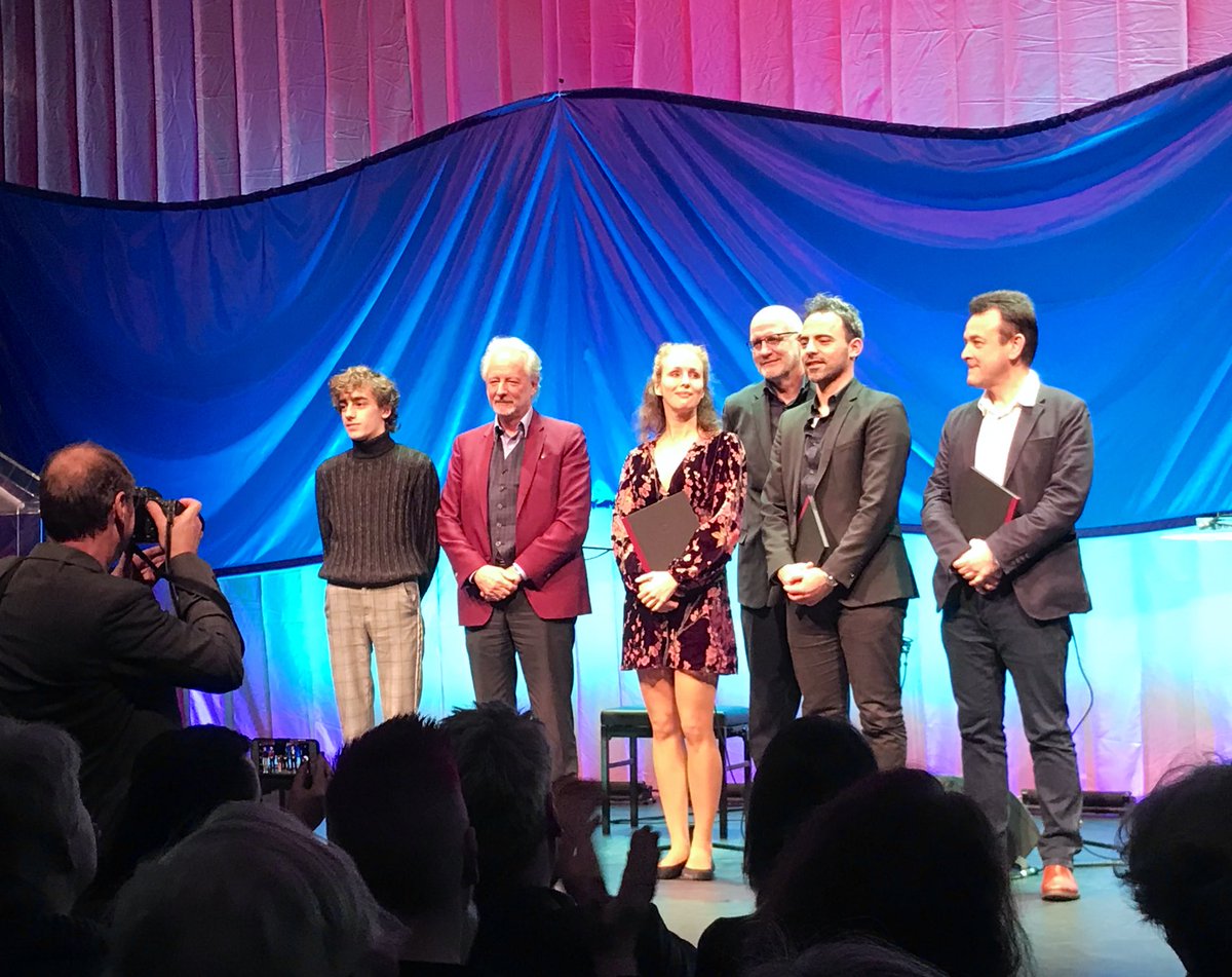 arjenuijterlind's tweet photo. Schrijversfeest op laatste dag van #Winternachtenfestival. Uitreiking van de #JanCampert prijzen aan #StefanHertmans (oeuvreprijs), #MarenteDeMoor (prozaprijs), #PaulDemets (poëzieprijs) & #GideonSamson (jeugdliteratuur). Met een Jonge Campert-prijs voor talentvolle scholieren! https://t.co/92wk3JWolK