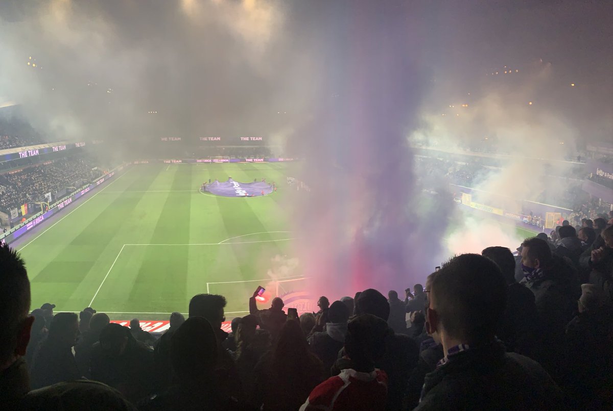 iCoec's tweet photo. Hopelijk geen zwarte rook. #andclu  #rsca https://t.co/cs7iLWYyuj