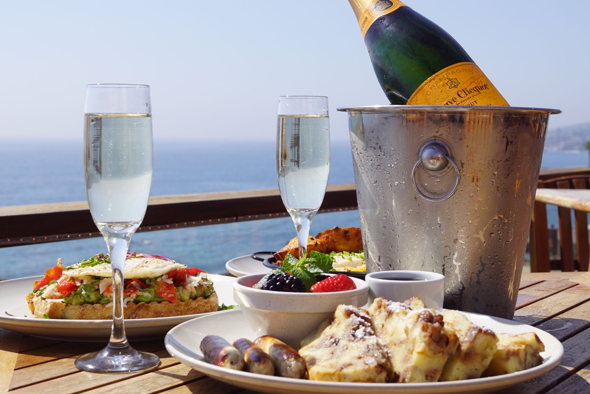 Brunch: one meal to rule them all. 

▶️Get your brunch on this morning at The Rooftop Lounge! Enjoy Sunday Brunch Specials from 10:30am to 2:30pm 🍳🥂

#lagunabeach #laguna #staycation #travel #mylagunabeach #socal