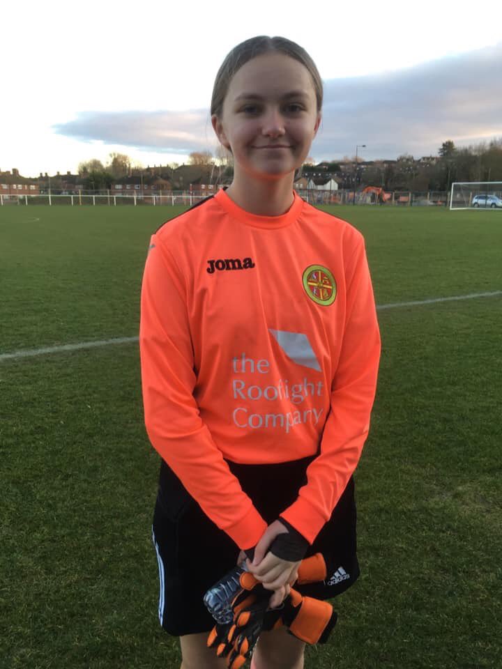 Carterton_Town's tweet photo. Absolute fantastic debut by 16 year old Joely Curle last weekend. Making some vital saves. Brilliant game. Well done Joely. ❤️💚⚽️ https://t.co/JAZF0MIeuJ