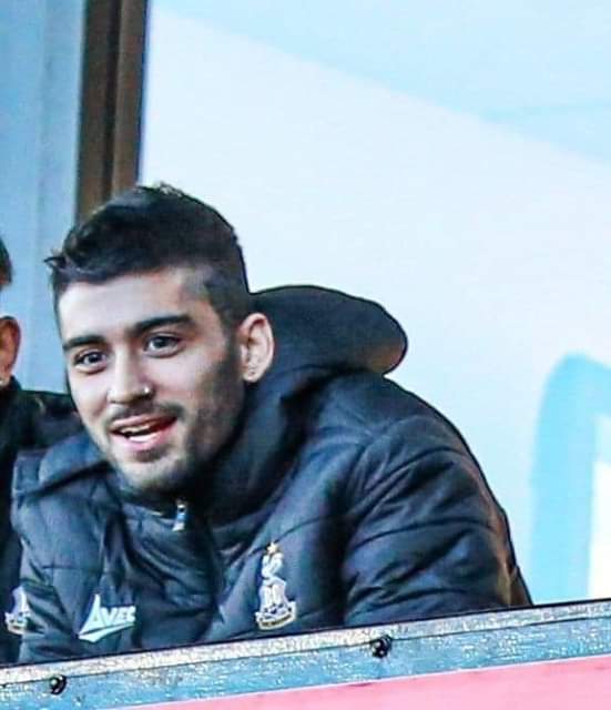 zjm_Icarusfalls's tweet photo. 4 years 
Can you believe it 
Zayn doesn't age
#Trampoline #BestRemix #iHeartAwards https://t.co/jEJVo8h7Gh